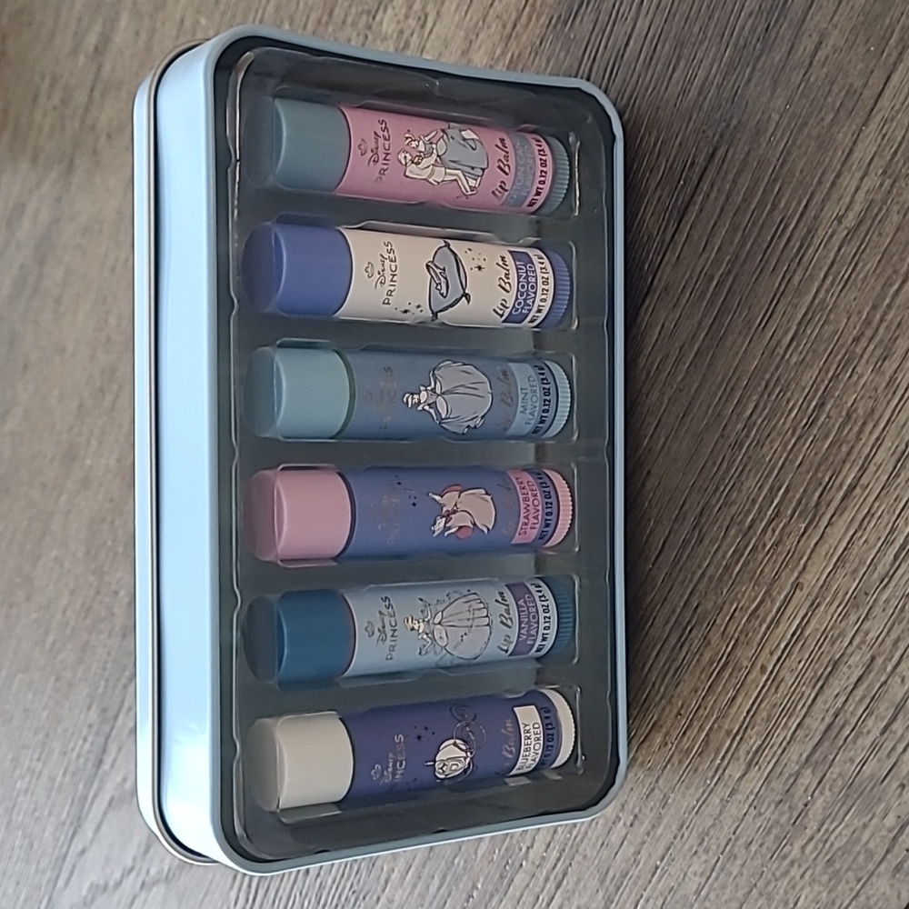 Disney Princess Cinderella 6 Lip Balms with Collectible Tin Brand new - Picture 3 of 3